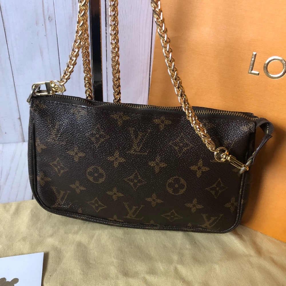 Louis Vuitton pochette crossbody